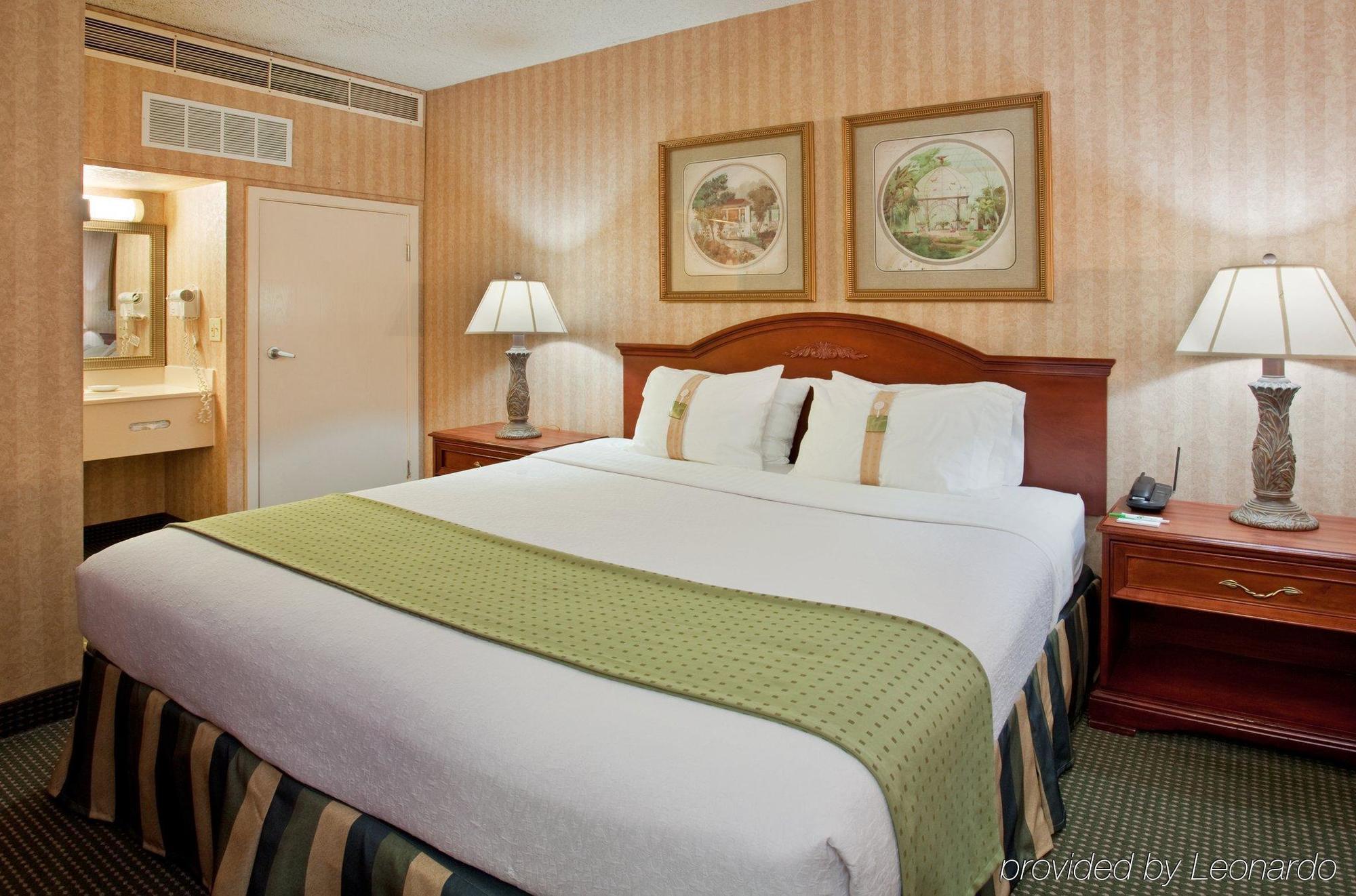 Holiday Inn Wichita East I-35 By Ihg Exterior photo