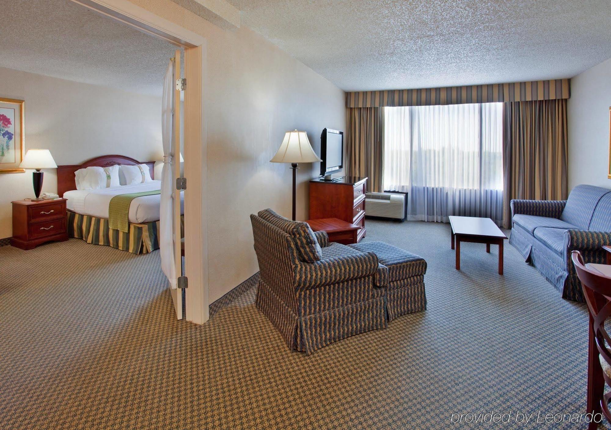 Holiday Inn Wichita East I-35 By Ihg Room photo